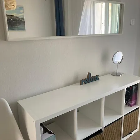 Lucy 2 Adorable First Line Beachfront Holiday Apartment