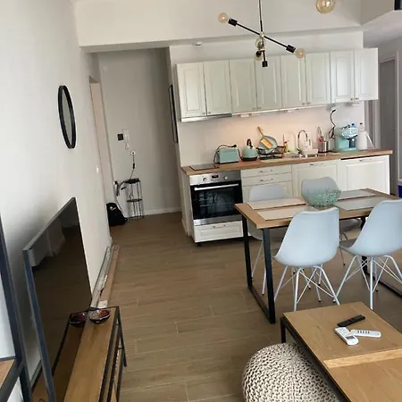 Lucy 2 Adorable First Line Beachfront Holiday