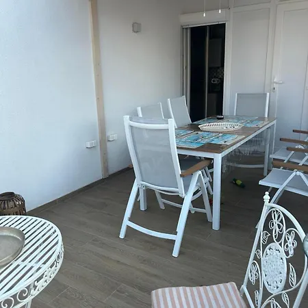 Apartment Lucy 2 Adorable First Line Beachfront Holiday